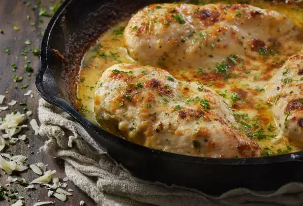 Creamy Juicy Garlic Parmesan Chicken (Easy One-Pan Dinner) parmesan chicken